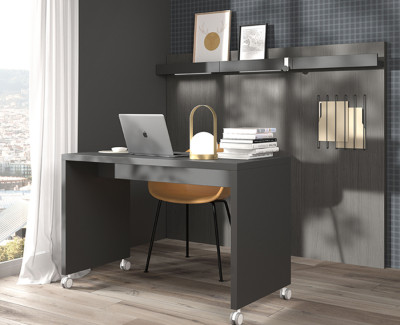 Desk with castors and panels with magazine shelves and elastic shelves