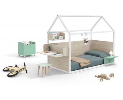 Children's bedroom set comprising a panelled house bed with desk